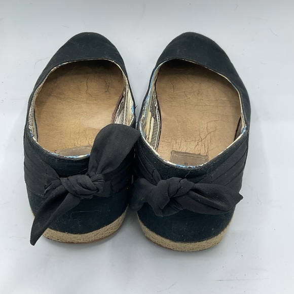 “UGG” Charcoal Black Espadrilles. - Picture 3 of 12